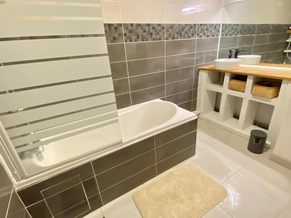 Duplex 2 Chambres, Terrasse & Metro A 200m Apartment